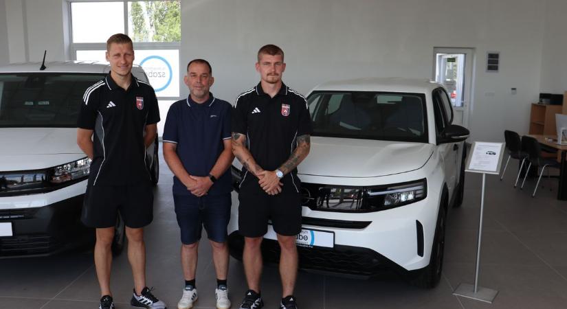 Ünnepélyes nyereményátadás a Videoton játékosaival