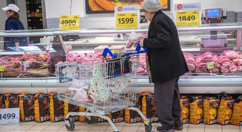 Az idős vásárlók nem kímélik a diákmunkásokat