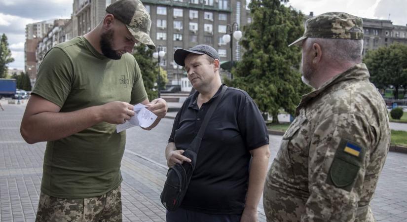 Ennyit keres egy ukrán toborzó a kényszersorozással