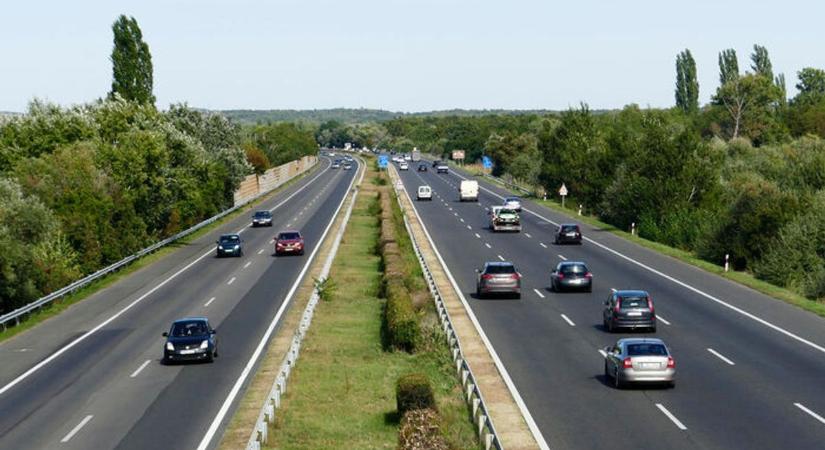 Ez a valódi életveszélyt okozó lóerő, minden józan észt mellőzött az utánfutós sofőr