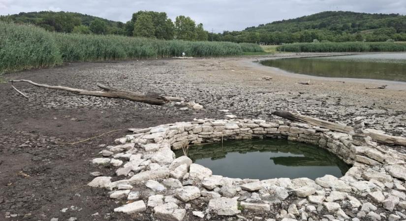 Rejtélyes kőgyűrűk bukkantak fel a tihanyi Belső-tó mélyéről