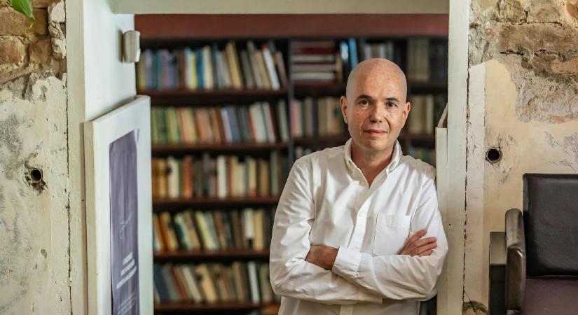 A valóság–fikció–metafikció viszonyával is játszik Szántó T. Gábor új könyve, a Kafka sírja