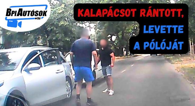 Kipattantak a kocsiból, kalapácsot rántott az idegállapotba került férfi