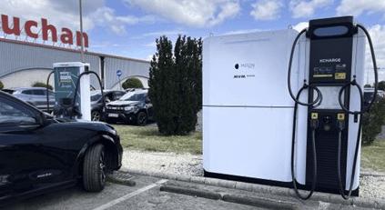 Újabb mérföldkő az e-mobilitásban: akkumulátoros gyorstöltőt telepített a MOON és az MVM Mobiliti