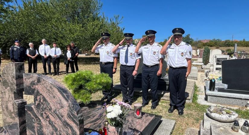 Szolgálatteljesítés közben lelőtt rendőrre emlékeztek
