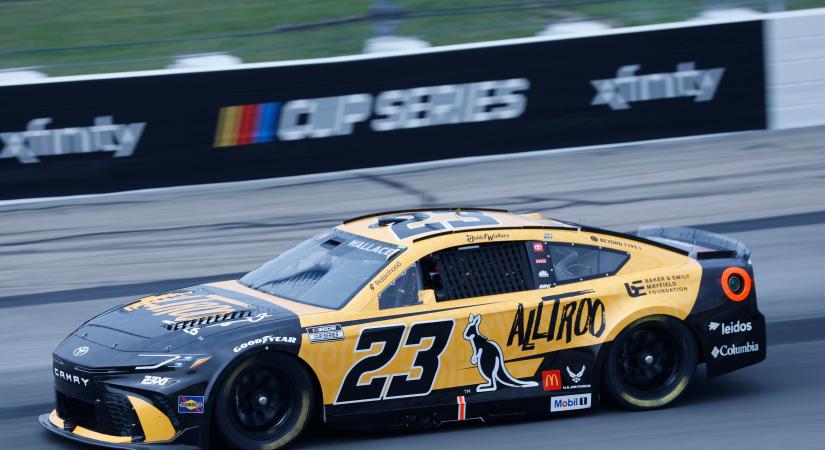 EZT LÁTNOD KELL: Onboard-videón Bubba Wallace eszméletlen hajrája a NASCAR Cup iowai futamáról