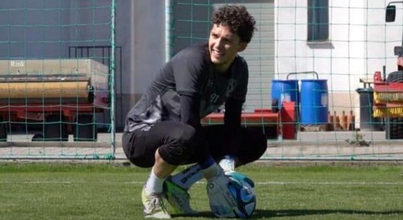 Kiürítették a stadion lelátóját, de Pécsi is bemutatkozhatott a Liverpoolban