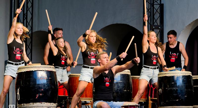 Az Ataru Taiko dobszínháza a Jurisics-vár udvarán