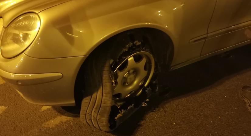 Rongyos gumival, ittasan akart menni hazáig, a rendőrök máshogy gondolták