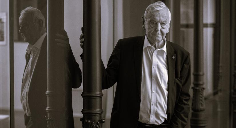 Emlékszilánkok M. Kiss Sándorról