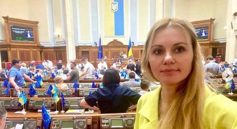 Ukrán képviselőnő borította a bilit: 400 ezer ukrán dezertált már