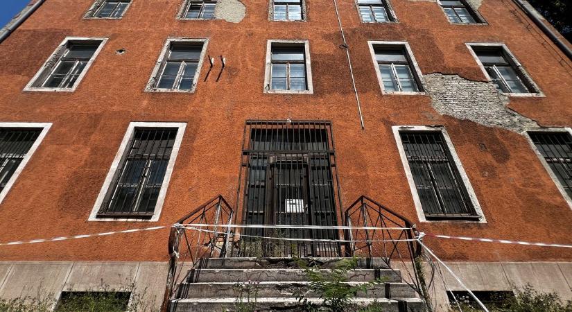 Árverésen a Vasmű egykori radari munkásszállója és oktatási központja – galériával, videóval