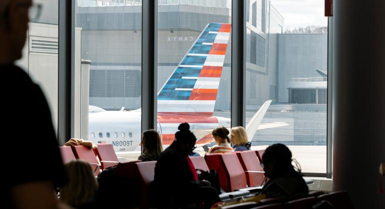 Washington az üzleti és a turista vízumok kiadását több ezer dolláros letéthez köti