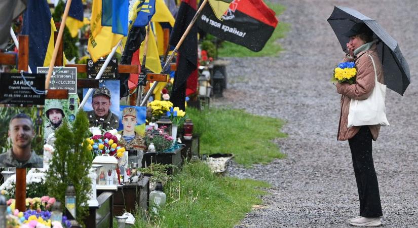 Ukrajnában már a halottak nevére is érkeznek katonai behívók