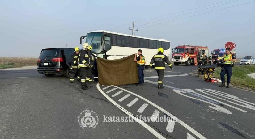 Horrorhétvége a vasi utakon: durvábbnál durvább balesetekhez riasztották a tűzoltókat - fotók