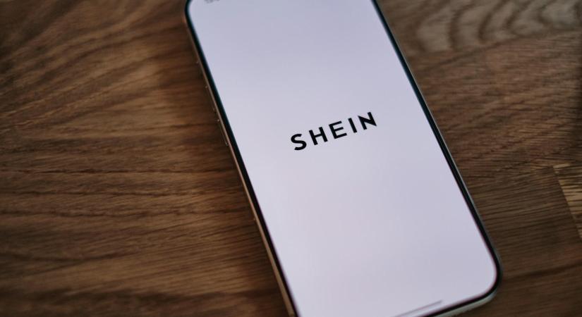 Ismét bírságolták a Sheint: megtévesztő zöld állítások miatt lépett az olasz versenyhivatal
