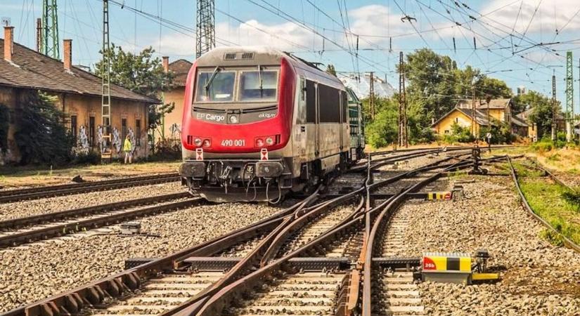 Máris kisiklott a MÁV új szupermozdonya, pont ott, ahol nem kellett volna: megvan a bűnös