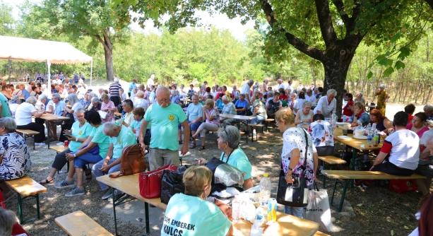 „Hagyd otthon az unokád!” – mozgalmas programözönnel várták a szépkorú közönséget