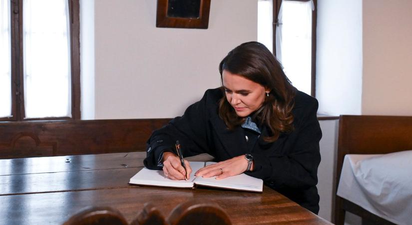 Vádat emeltek a férfi ellen, aki emberöléssel fenyegetőzött Novák Katalinnak