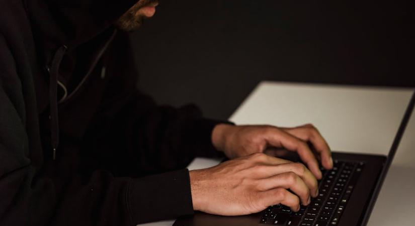 Kétszer is átverték a magyar nőt az internetes csalók, tanulságos történet