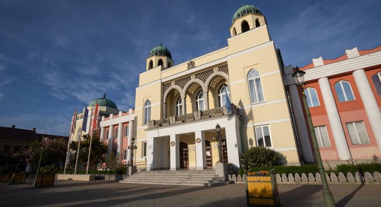 Háromszintes parkolóházat építenek Mohács belvárosában