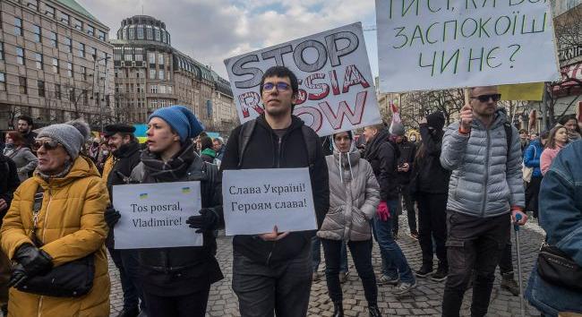 Az ukrán nagykövet keményen visszautasította a lengyel radikálisok állítását, hogy a Dicsőség Ukrajnának! náci köszöntés