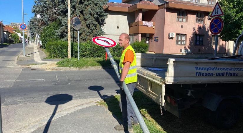 Lezárják a belvárosi utcát, egy hónapos rekonstrukciós munka miatt nem lehet erre közlekedni