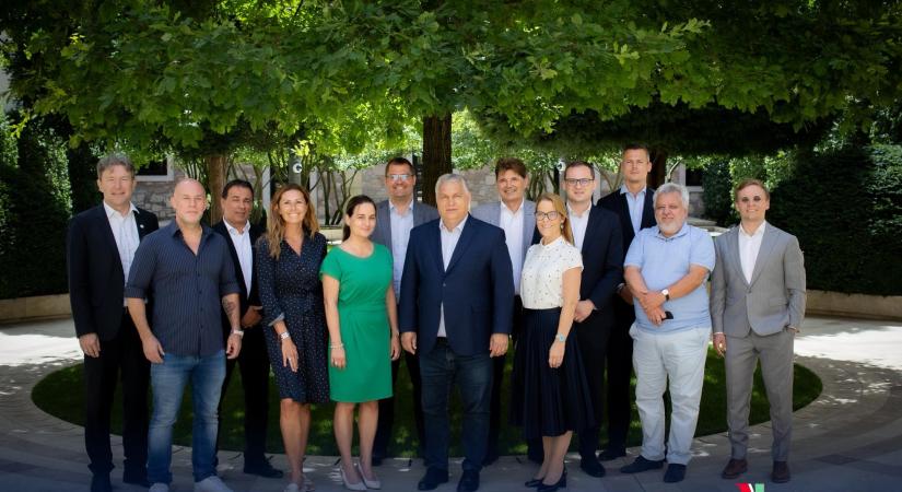 Kapaszkodjon meg! Íme az első 25 Digitális Polgári Kör vezetője