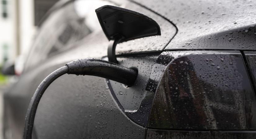 Kína fellép a túlkínálat ellen: durván átszabhatja az elektromos járművek piacát