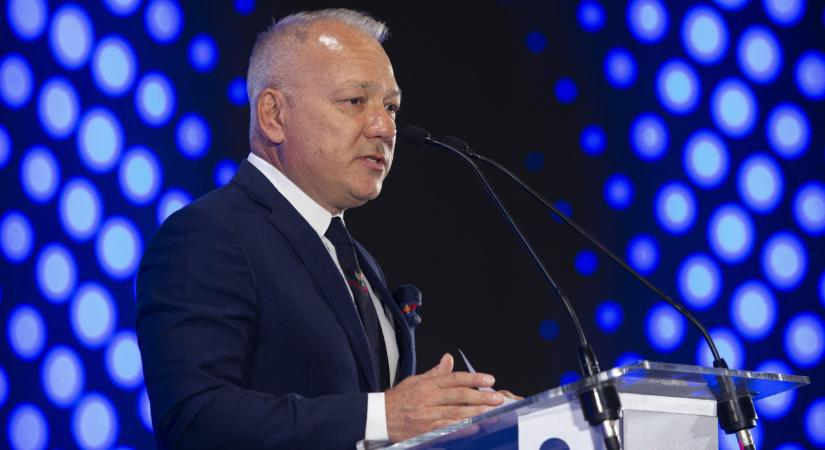 Eladó Balogh Levente luxusvillája: ennyiért hirdeti fényűző otthonát a Szentkirályi-vezér