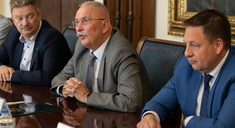 A Tisza-tó megmentéséért ültek össze a Debreceni Egyetemen