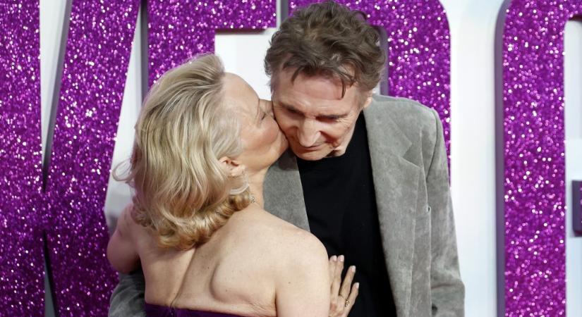 Jól érzi a Facebookját pörgetve: tényleg mindenki Pamela Anderson és Liam Neeson románcának drukkol