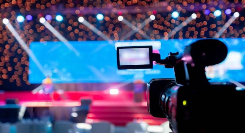 Élő adásban kapott agyvérzést a szerb befektetési miniszter: videón a döbbenetes eset