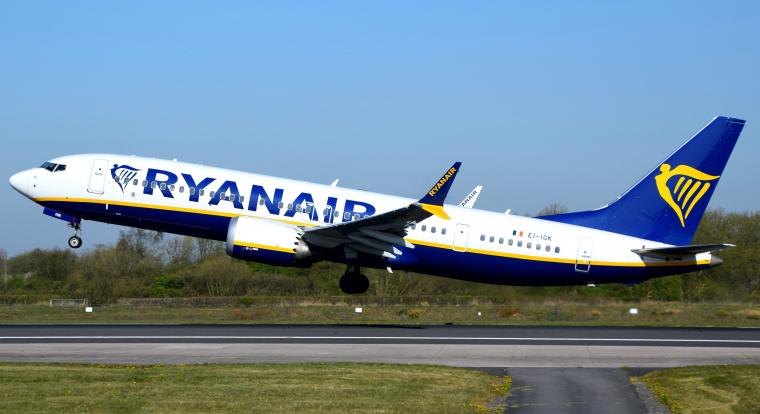 A Gazdasági Versenyhivatal eljárást indított a Ryanair ellen a nem túl fogyasztóbarát megoldásai miatt