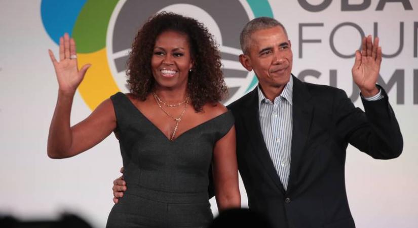 Michelle Obama és Barack Obama így ölelték egymást a friss, szülinapos fotón: a válásukat pedzegették már