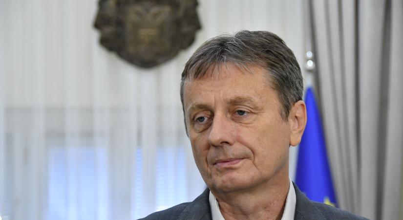 Élő televíziós műsorban kapott agyvérzést a miniszter (VIDEÓ)