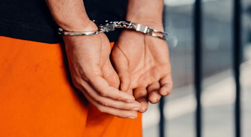 Kolléganői szexuális erőszakkal vádolnak egy fiatal rendőrt