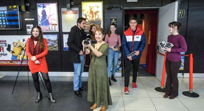 Matekot tanít, tankönyvet ír, zenekart vezet az Omega-film gyöngyösi rendezője