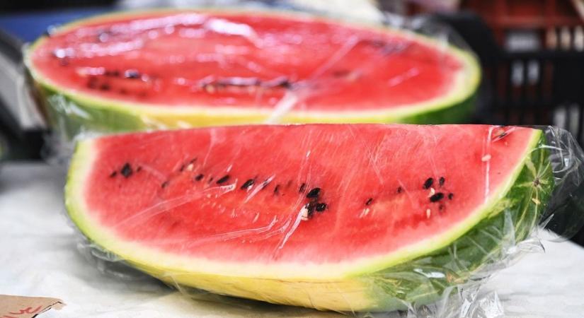 Ezen a helyen ingyen osztogatják a dinnyét!