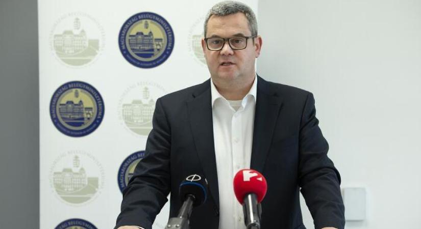 Titok, milyen felmérésre hivatkozik Pintér Sándor államtitkára