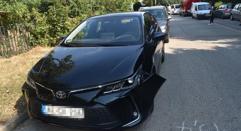 Nyugdíjas sofőr ámokfutása a Balatonnál: négy parkoló autót is lezúzott