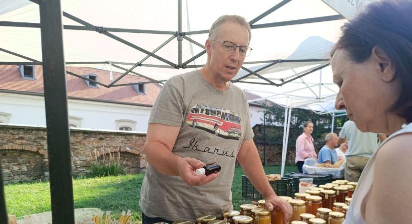 Az aszály hozta a ritka mézet az esztergomi méhésznek