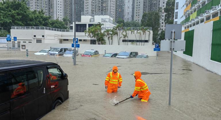 Rekordmennyiségű eső esett Hongkongban, fekete riasztást adtak ki