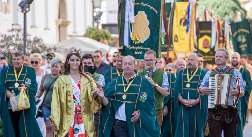 Mézes finomságok tárházával érkezik a Fehérvári Mézünnep