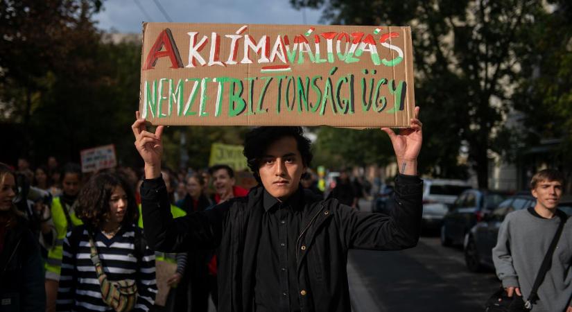 Alig költ a környezetre az Orbán-kormány, ötvenszer több pénz mehet közutakra a környezetkímélő vasúti fejlesztéseknél