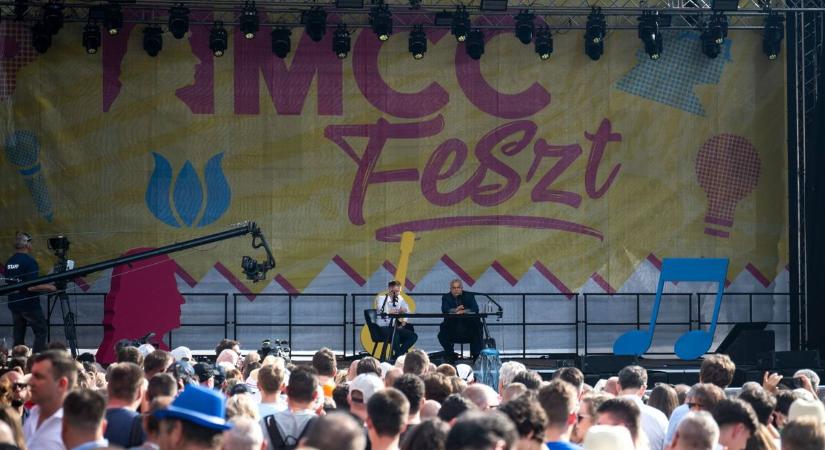 Miniszterelnök: minden ukrán menekültet befogadunk, de ingyenpénz nincs!