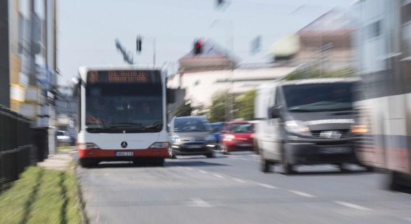 Tégladobás a buszsofőrre: újabb részletek derültek ki a támadással kapcsolatban
