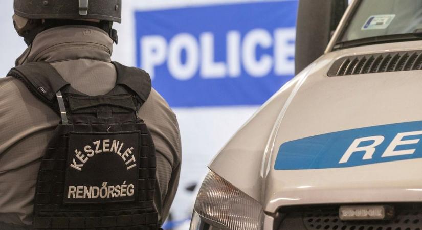 Döbbenet! Téglával dobott meg egy rendőrt egy nő, Debrecenben dőlhet el a sorsa – fotóval!