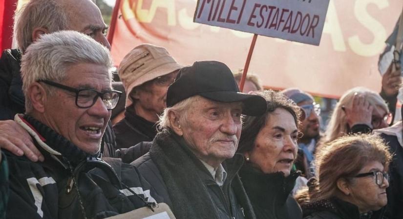 Megvétózta az argentin elnök a nyugdíjemelést: nincs rá pénz