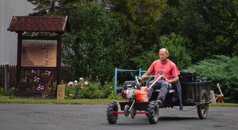 Egy tenyéren elfér Bihardancsháza, ahol banánfa nő a gémeskút árnyékában – fotókkal